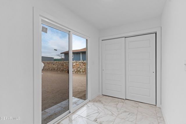 142 GREEN DESERT Circle, El Paso, TX 79928