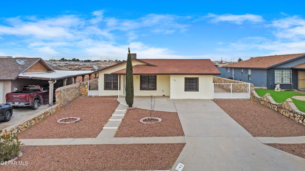 142 GREEN DESERT Circle, El Paso, TX 79928