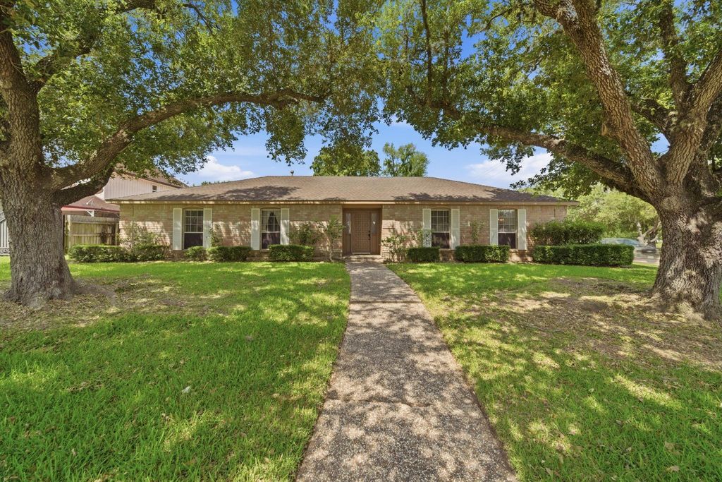 2902 Robinson Road, Missouri City, TX 77459