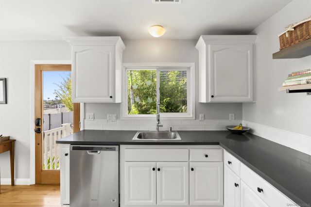 133 Ocean View Ct, Vista, CA 92084