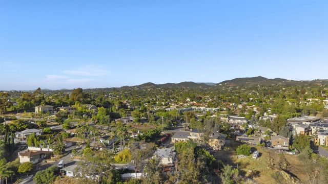 133 Ocean View Ct, Vista, CA 92084