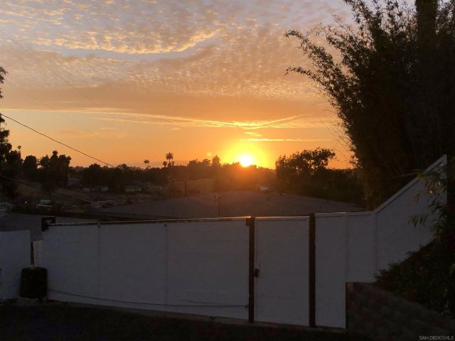 133 Ocean View Ct, Vista, CA 92084