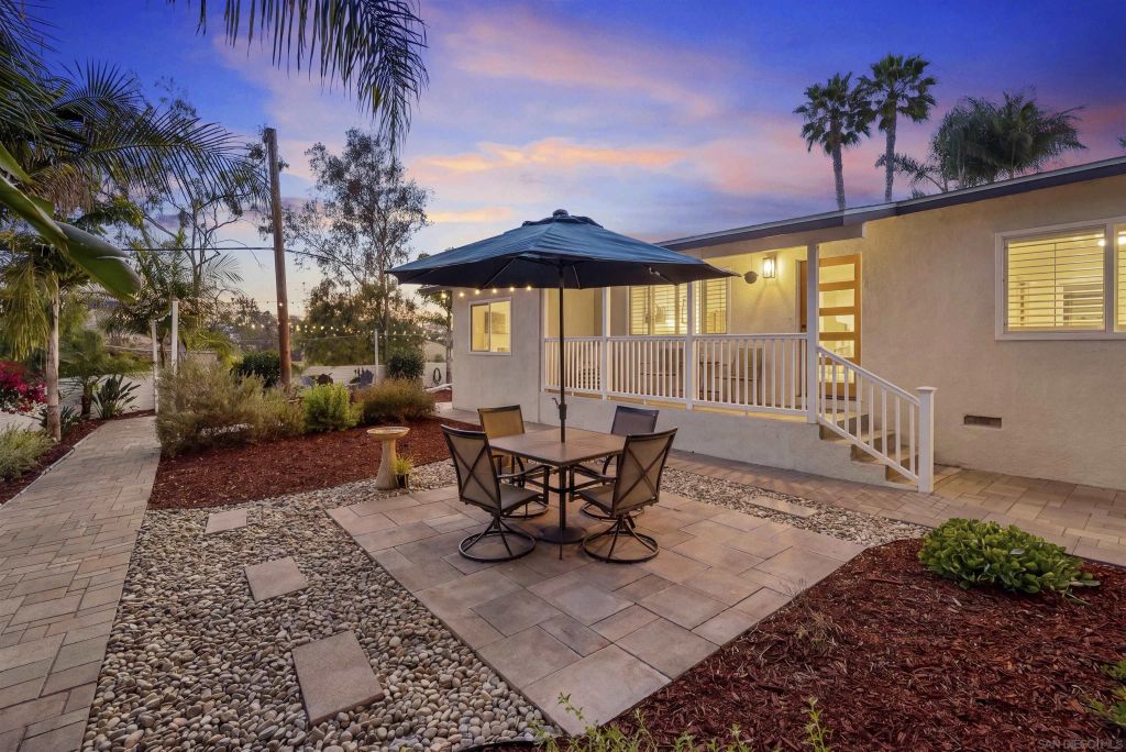133 Ocean View Ct, Vista, CA 92084