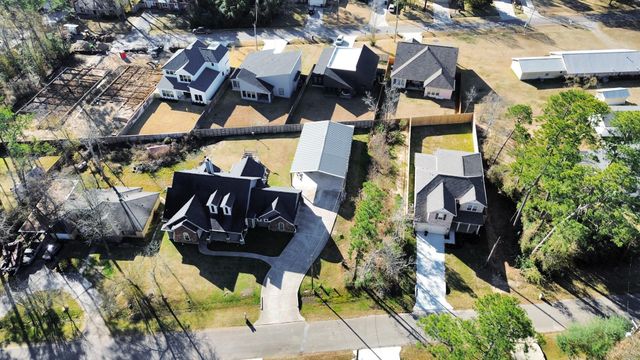 1335 Glen Oaks Drive, Conroe, TX 77385