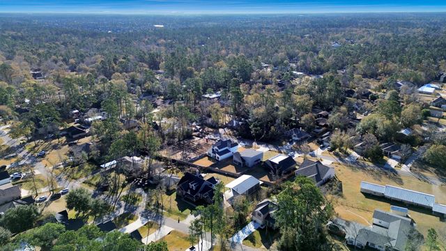 1335 Glen Oaks Drive, Conroe, TX 77385