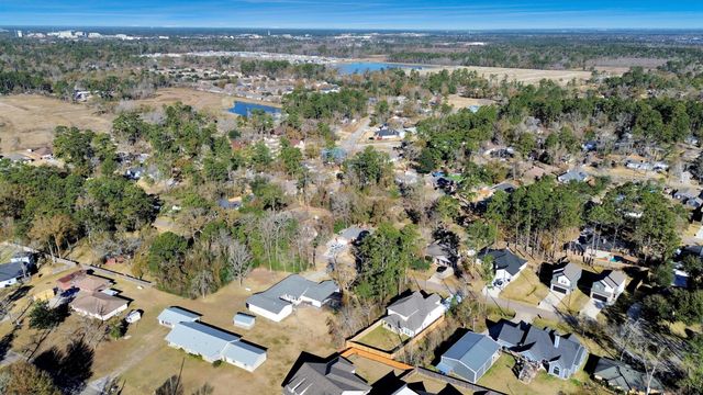 1335 Glen Oaks Drive, Conroe, TX 77385