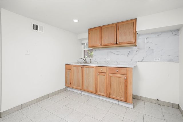 5331 W Congress Parkway G, Chicago, IL 60644
