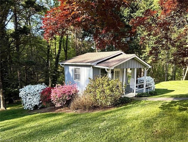 321 Pineview Drive, Mount Airy, NC 27030