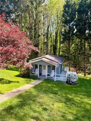 321 Pineview Drive, Mount Airy, NC 27030