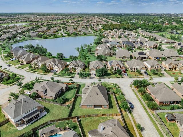 5316 Savannah Bend Drive, Rosharon, TX 77583