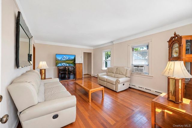 49 Collins Avenue, Kings Park, NY 11754
