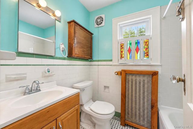 49 Collins Avenue, Kings Park, NY 11754