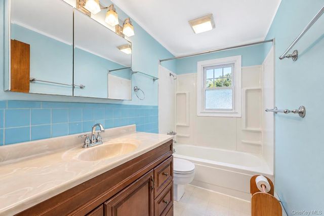 49 Collins Avenue, Kings Park, NY 11754