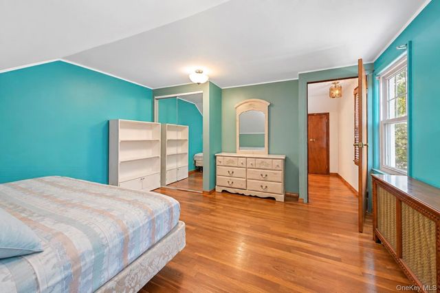 49 Collins Avenue, Kings Park, NY 11754