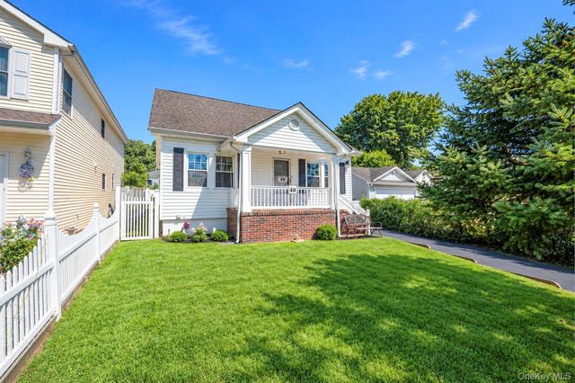 49 Collins Avenue, Kings Park, NY 11754