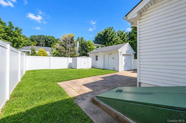 49 Collins Avenue, Kings Park, NY 11754