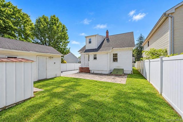49 Collins Avenue, Kings Park, NY 11754