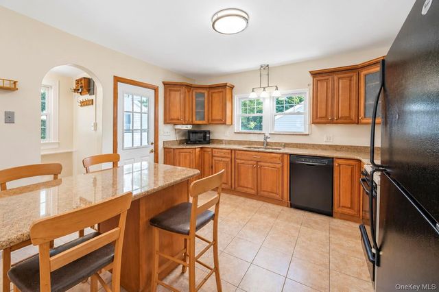 49 Collins Avenue, Kings Park, NY 11754