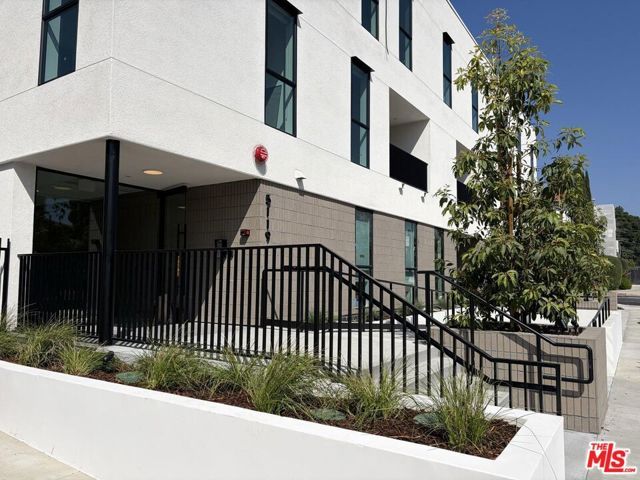 5119 Colfax Avenue 301, Valley Village, CA 91601