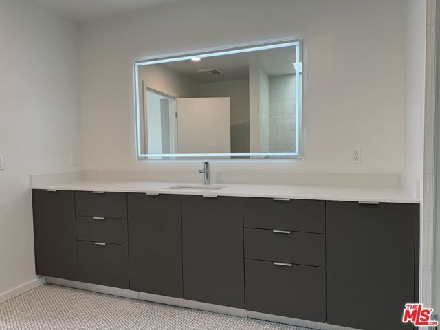 5119 Colfax Avenue 301, Valley Village, CA 91601