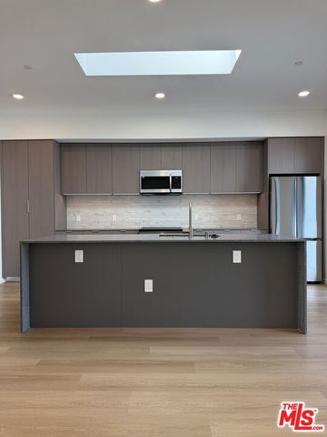 5119 Colfax Avenue 301, Valley Village, CA 91601