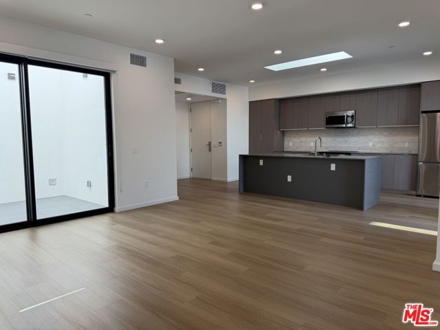 5119 Colfax Avenue 301, Valley Village, CA 91601