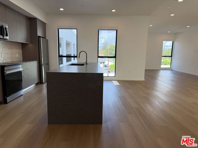 5119 Colfax Avenue 301, Valley Village, CA 91601