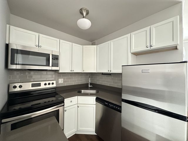 817 W Lakeside Place 409, Chicago, IL 60640