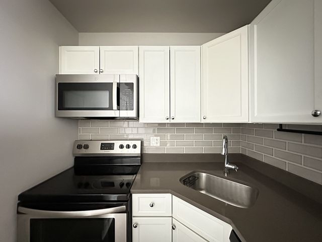 817 W Lakeside Place 409, Chicago, IL 60640