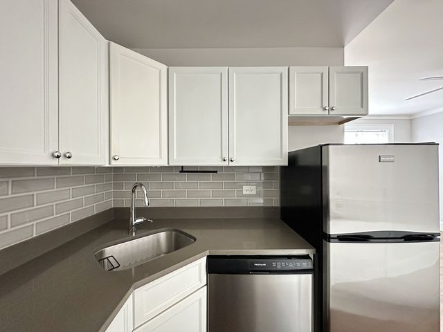 817 W Lakeside Place 409, Chicago, IL 60640