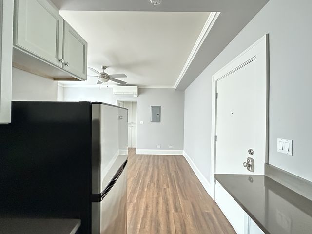 817 W Lakeside Place 409, Chicago, IL 60640