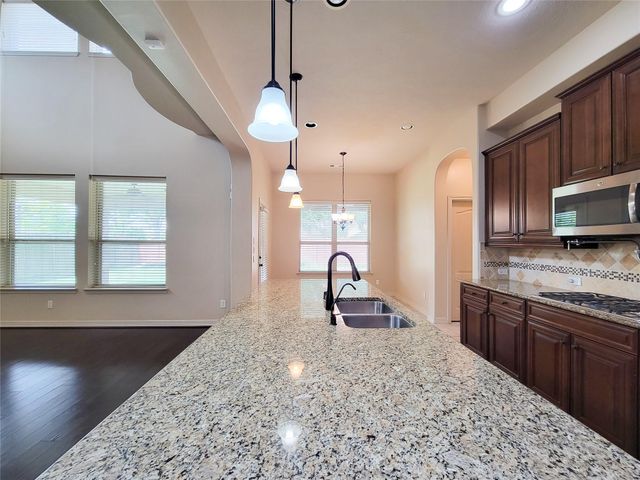 2210 Pearl Bay Court, Pearland, TX 77584