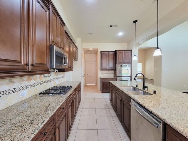 2210 Pearl Bay Court, Pearland, TX 77584