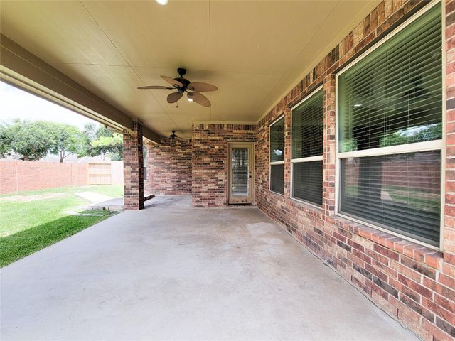 2210 Pearl Bay Court, Pearland, TX 77584
