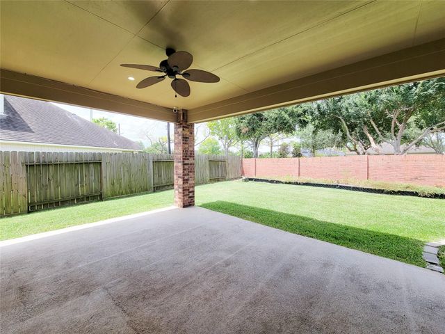 2210 Pearl Bay Court, Pearland, TX 77584