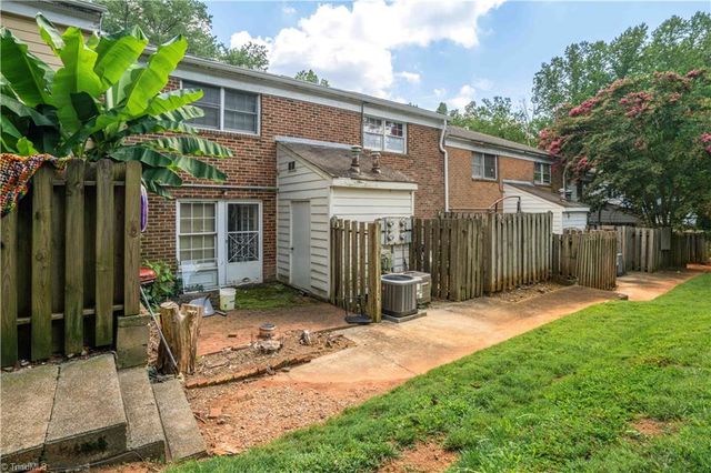 2811 Bleeker Square F, Winston-salem, NC 27106