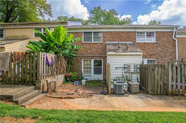 2811 Bleeker Square F, Winston-salem, NC 27106