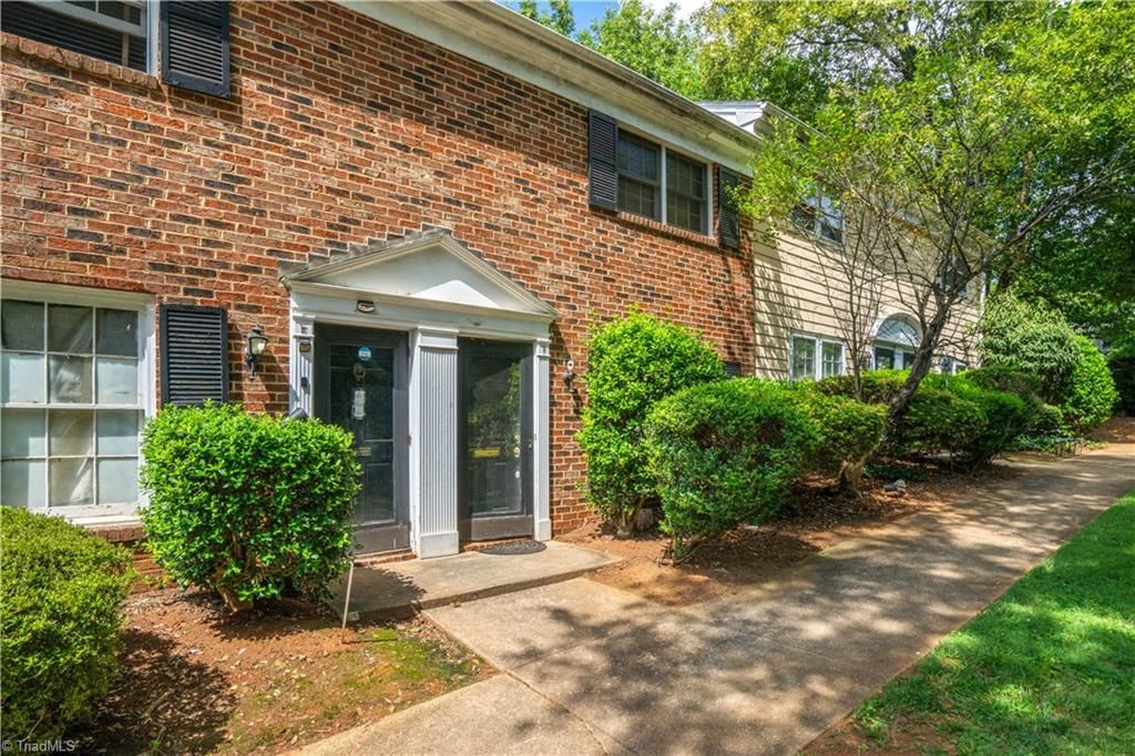 2811 Bleeker Square F, Winston-salem, NC 27106