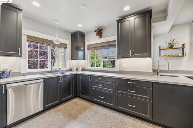 2739 10Th Ave, Oakland, CA 94606