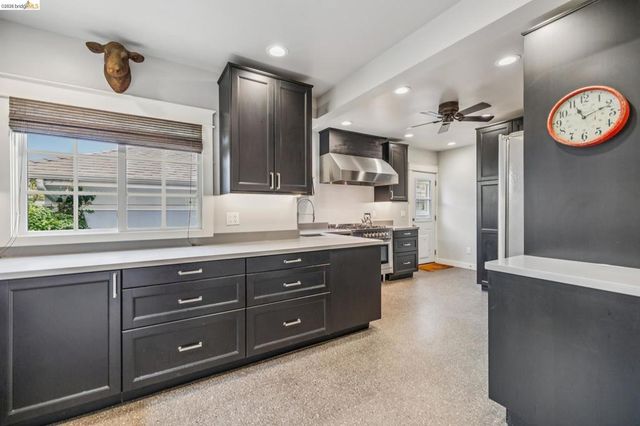 2739 10Th Ave, Oakland, CA 94606