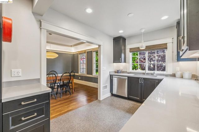 2739 10Th Ave, Oakland, CA 94606