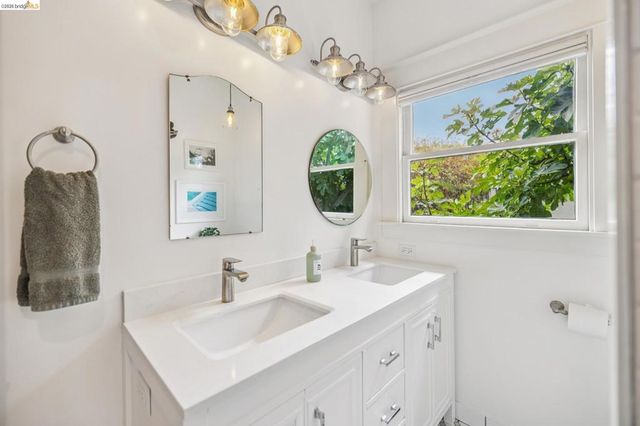 2739 10Th Ave, Oakland, CA 94606