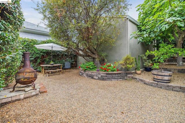 2739 10Th Ave, Oakland, CA 94606