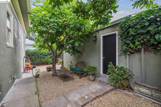 2739 10Th Ave, Oakland, CA 94606