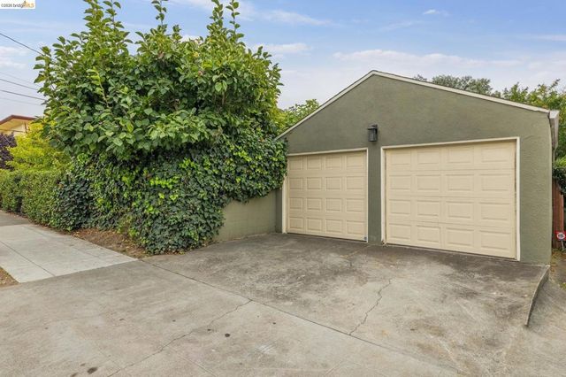2739 10Th Ave, Oakland, CA 94606