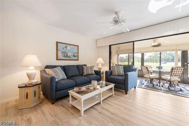 5905 Trailwinds DR 812, Fort Myers, FL 33907