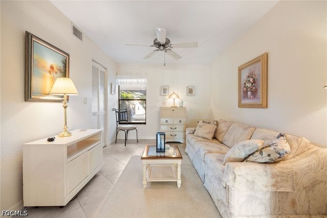 5905 Trailwinds DR 812, Fort Myers, FL 33907