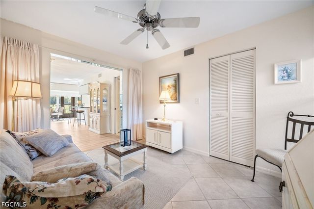 5905 Trailwinds DR 812, Fort Myers, FL 33907