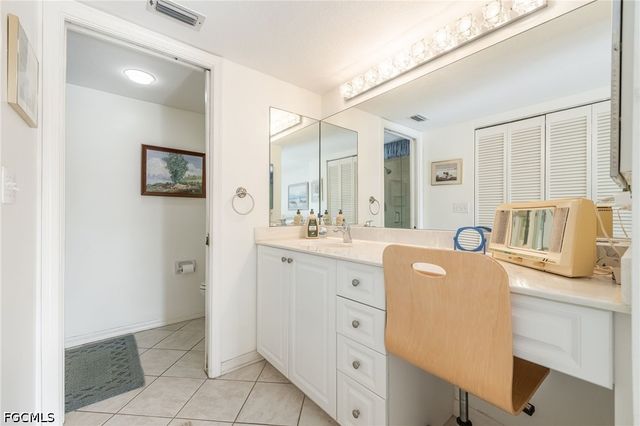 5905 Trailwinds DR 812, Fort Myers, FL 33907