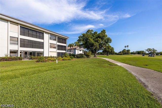 5905 Trailwinds DR 812, Fort Myers, FL 33907